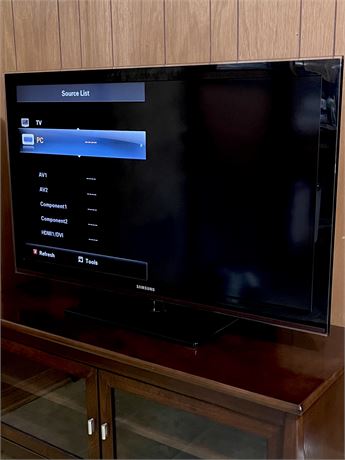 SAMSUNG ~ 46” LCD TV